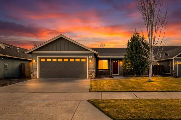 210 NW 27th Court, Redmond, OR 97756