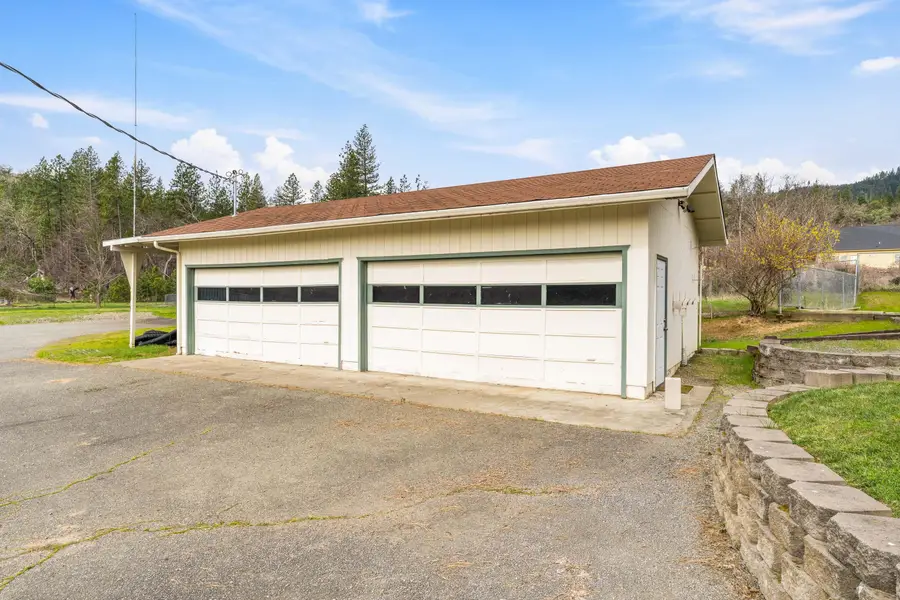 7511 Hugo Road, Grants Pass, OR 97526 - #2