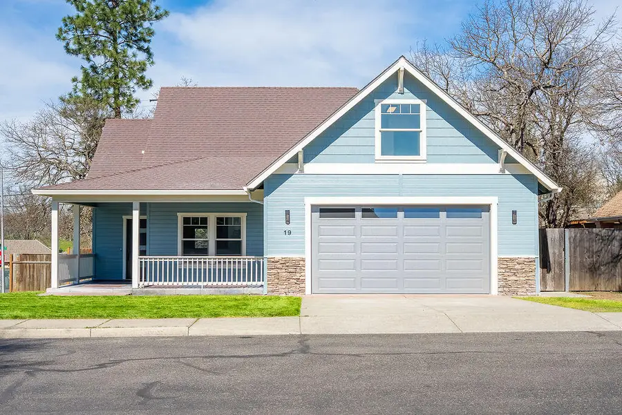 19 Pine Court, Eagle Point, OR 97524 - #2
