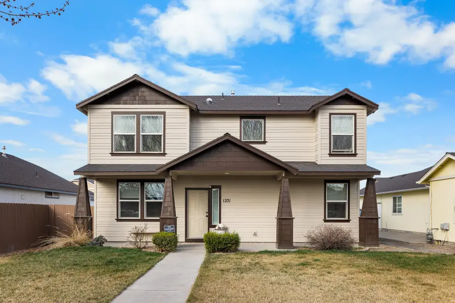 1331 NE 4th Street, Redmond, OR 97756 - #2