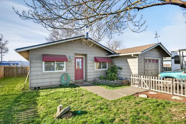 8207 Division Road, White City, OR 97503