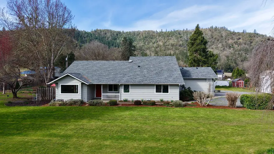 9401 Old Stage Road, Central Point, OR 97502 - #2