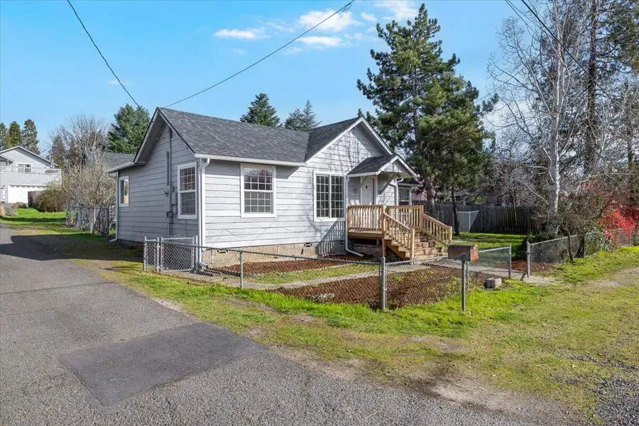 832 Wabash Avenue, Medford, OR 97504 - #2