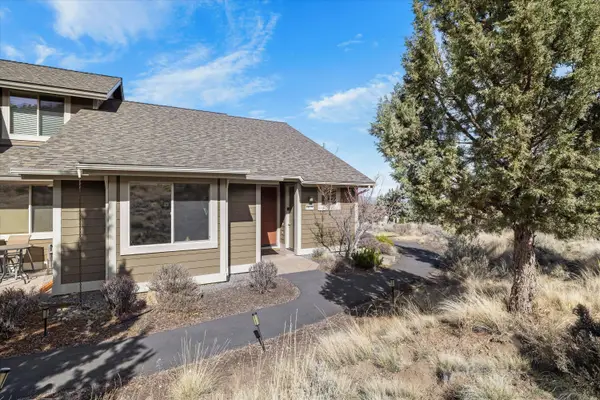 10879 Village Loop, Redmond, OR 97756