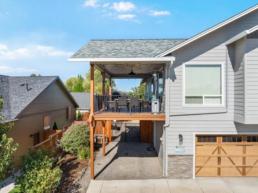 16 Terra Linda Court, Eagle Point, OR 97524 - #3