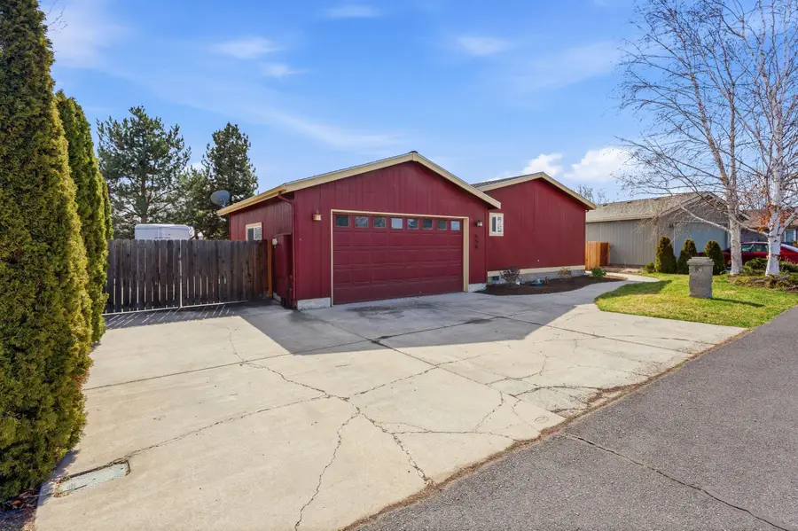 658 NE Shoshone Drive, Redmond, OR 97756 - #3