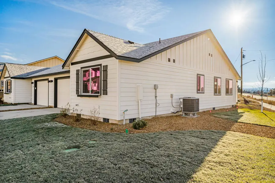 511 SE Polaris Street Se, Madras, OR 97741 - #2