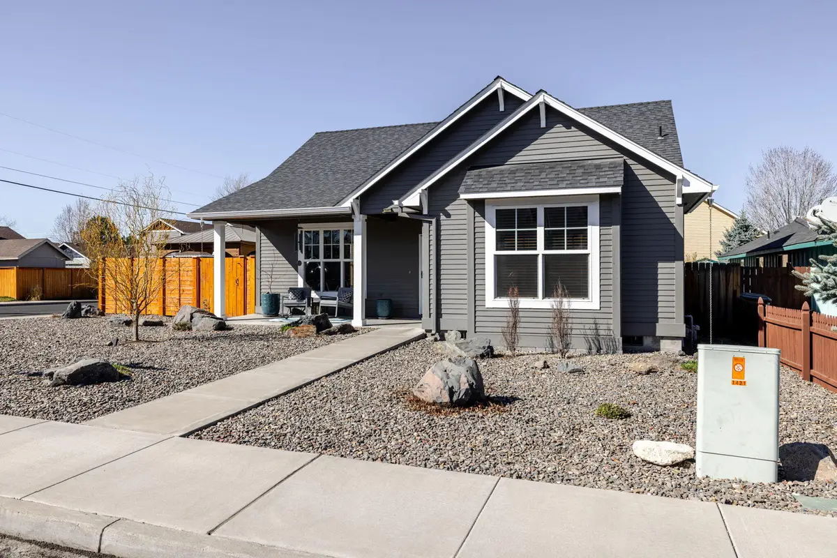 1833 NW Larch Avenue, Redmond, OR 97756 - #1