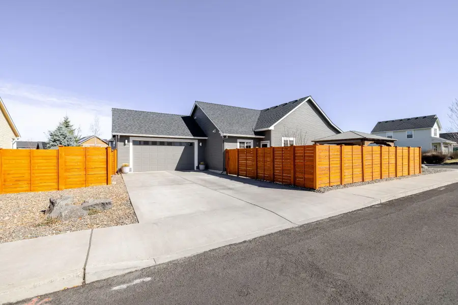 1833 NW Larch Avenue, Redmond, OR 97756 - #3