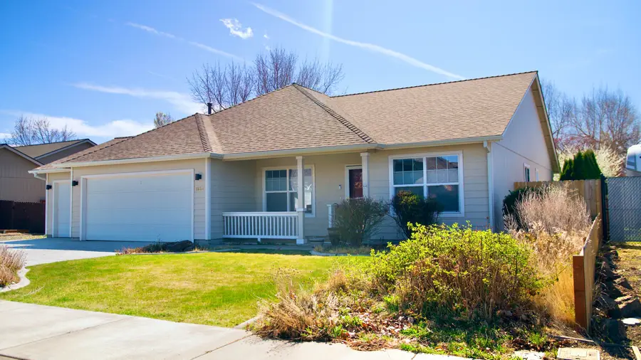1634 NW Teak Avenue, Redmond, OR 97756 - #2