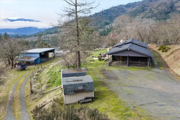 872 Scott Drive, Grants Pass, OR 97527