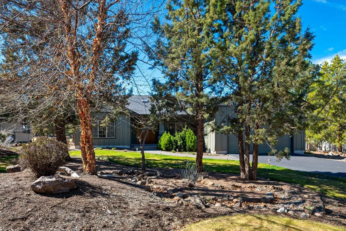 387 Goshawk Court, Redmond, OR 97756 - #1