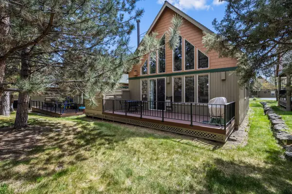 8811 Cliff Swallow Drive, Redmond, OR 97756