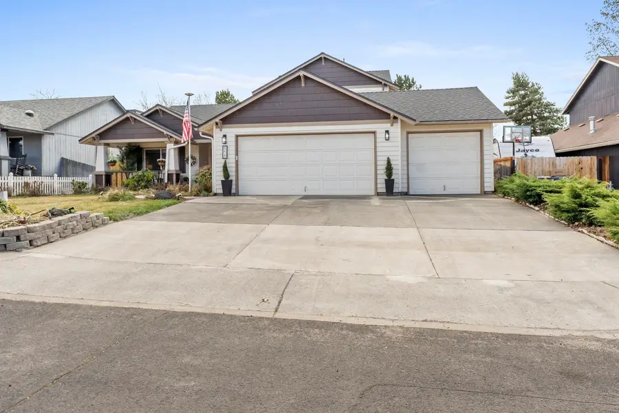 858 NW Poplar Place, Redmond, OR 97756 - #2