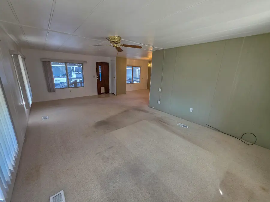 989 Rogue Lea Lane, Grants Pass, OR 97526 - #3