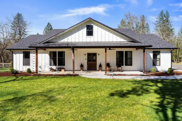 1398 Ellison Lp, Merlin, OR 97532