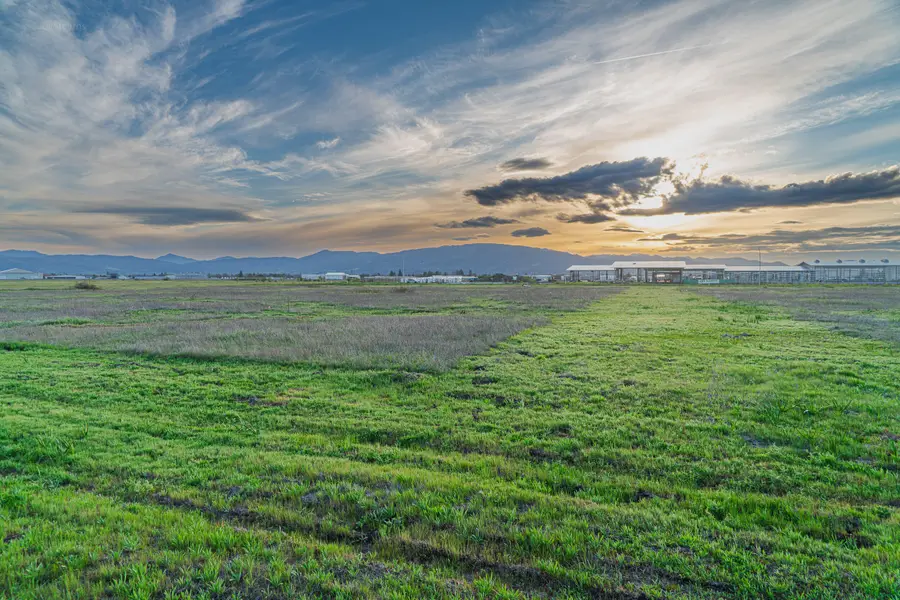 4676 Industry Drive, Medford, OR 97502 - #2