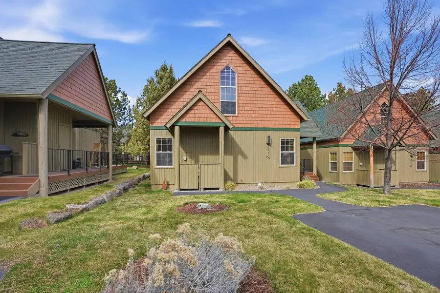 8831 Cliff Swallow Drive, Redmond, OR 97756 - #2