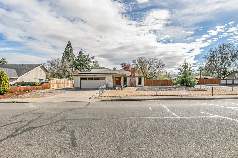 2864 Hawaiian Avenue, Medford, OR 97504 - #2