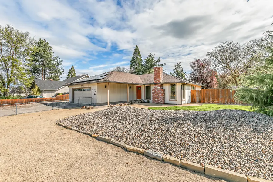 2864 Hawaiian Avenue, Medford, OR 97504 - #3