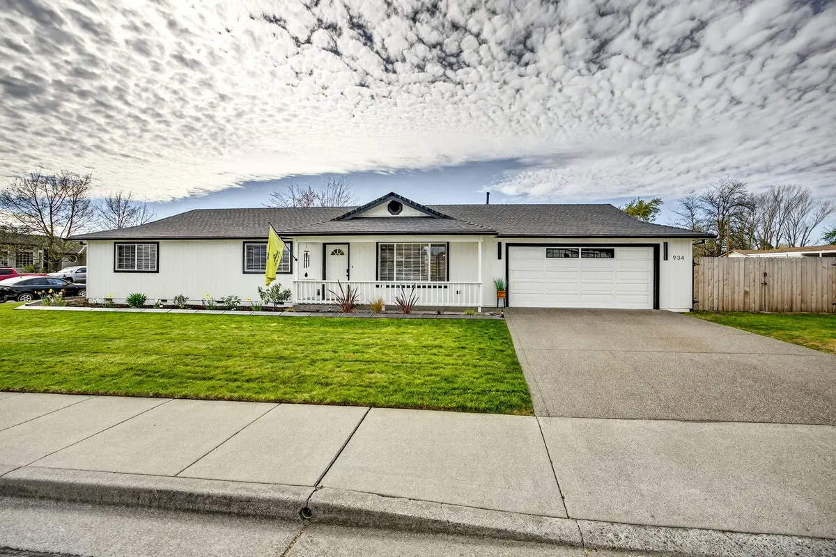 934 Pittview Avenue, Central Point, OR 97502 - #1
