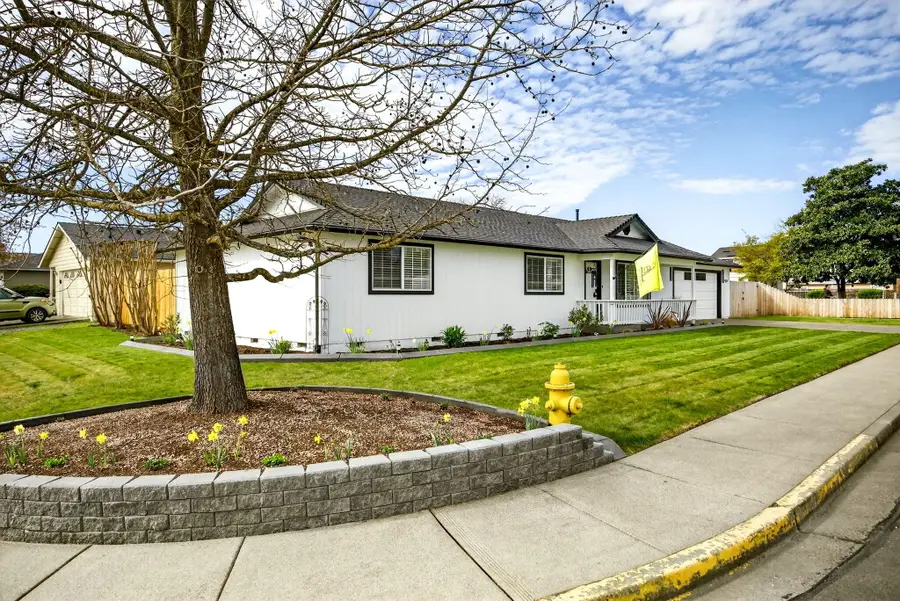 934 Pittview Avenue, Central Point, OR 97502 - #3