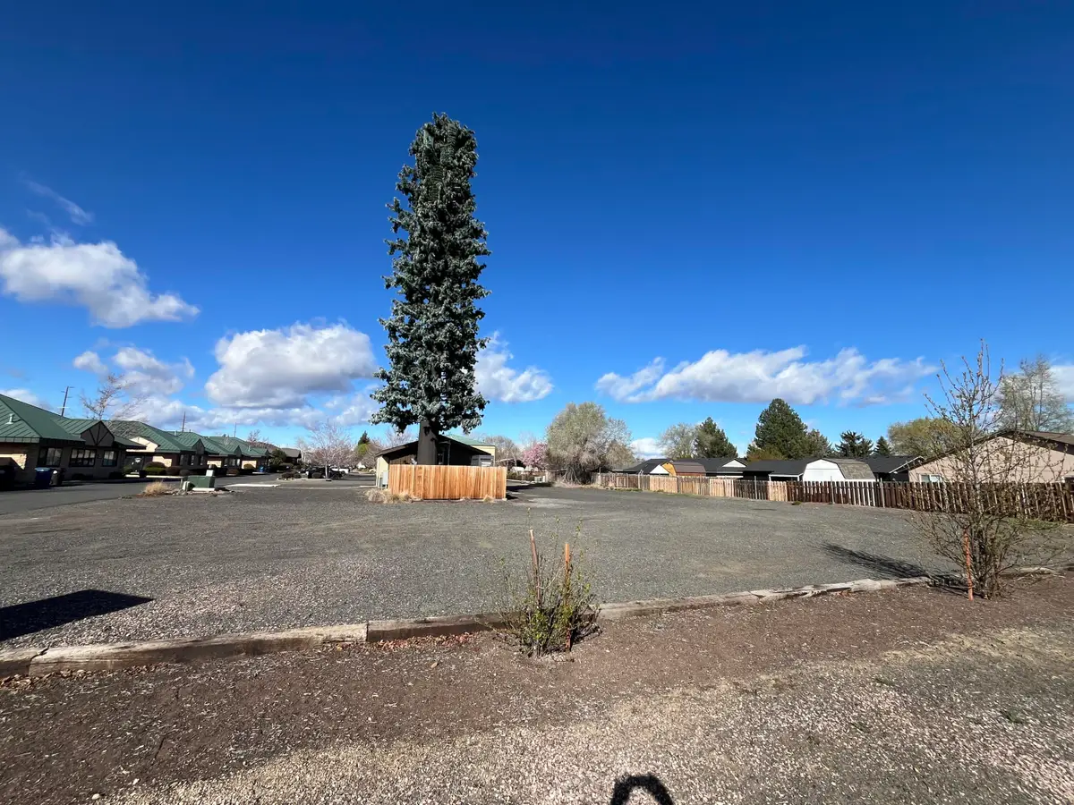 2329 SW Glacier Place, Redmond, OR 97756 - #1