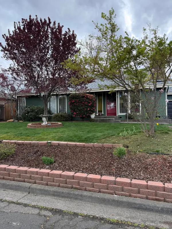 1990 Lawnridge Street, Medford, OR 97504