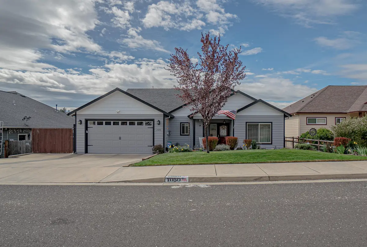 1050 Azure Way, Eagle Point, OR 97524 - #1
