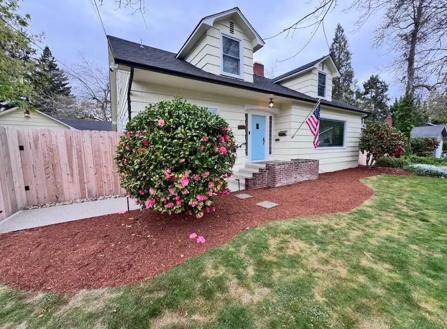 736 NW 3rd Street, Grants Pass, OR 97526 - #2