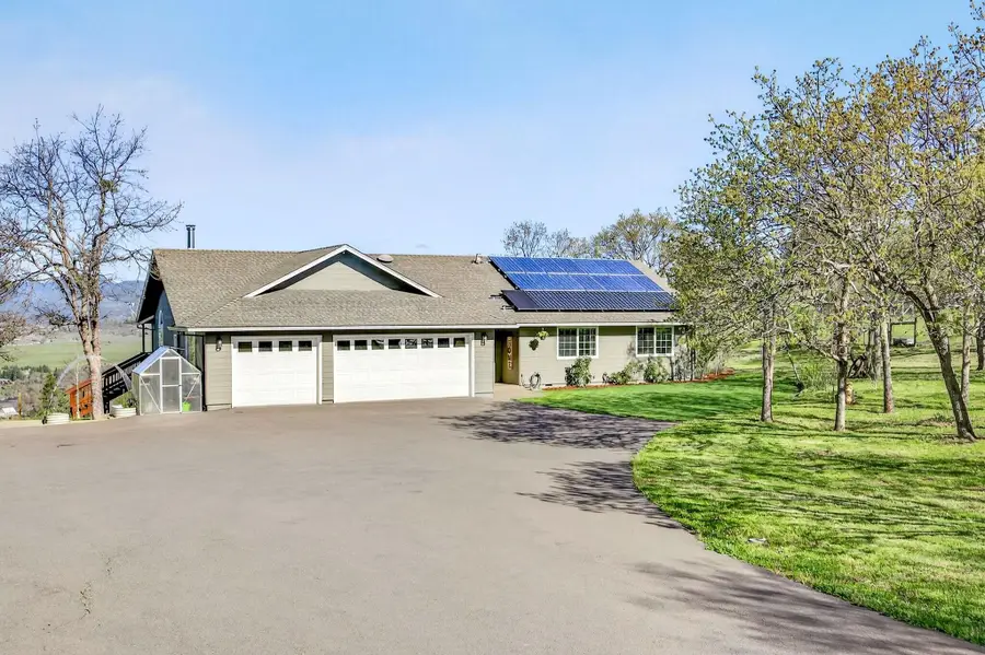 200 Mount Castle Drive, Eagle Point, OR 97524 - #2