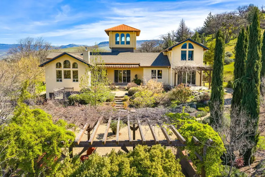 988 Dead Indian Memorial Road, Ashland, OR 97520 - #2