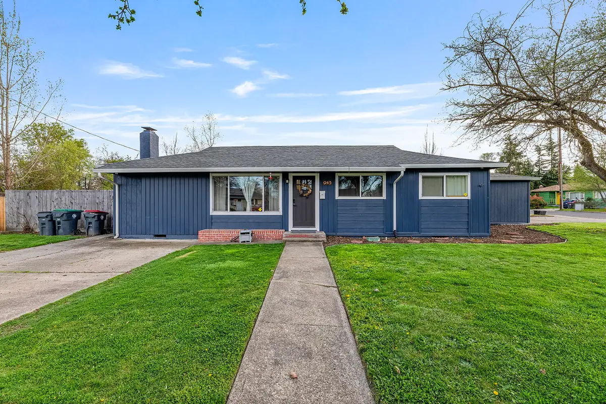 943 Winchester Avenue, Medford, OR 97501 - #1
