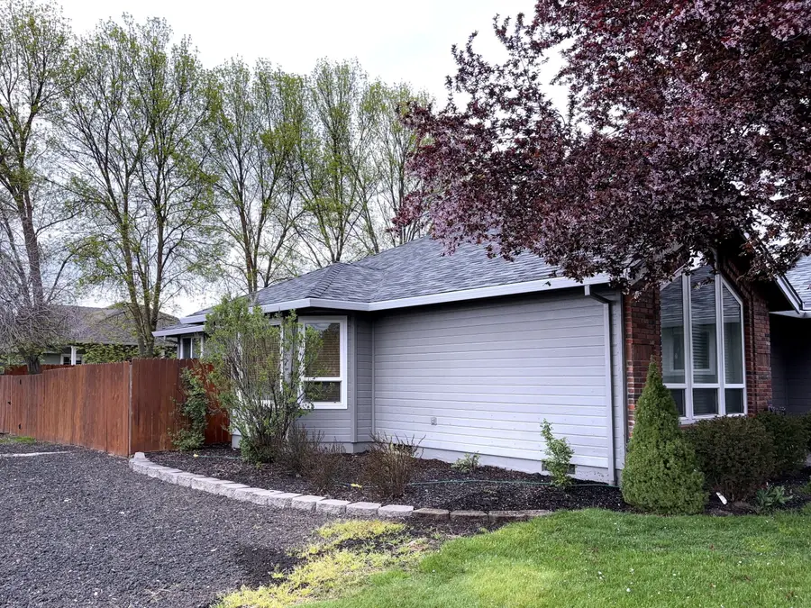 2307 Jeremy Street, Central Point, OR 97502 - #3