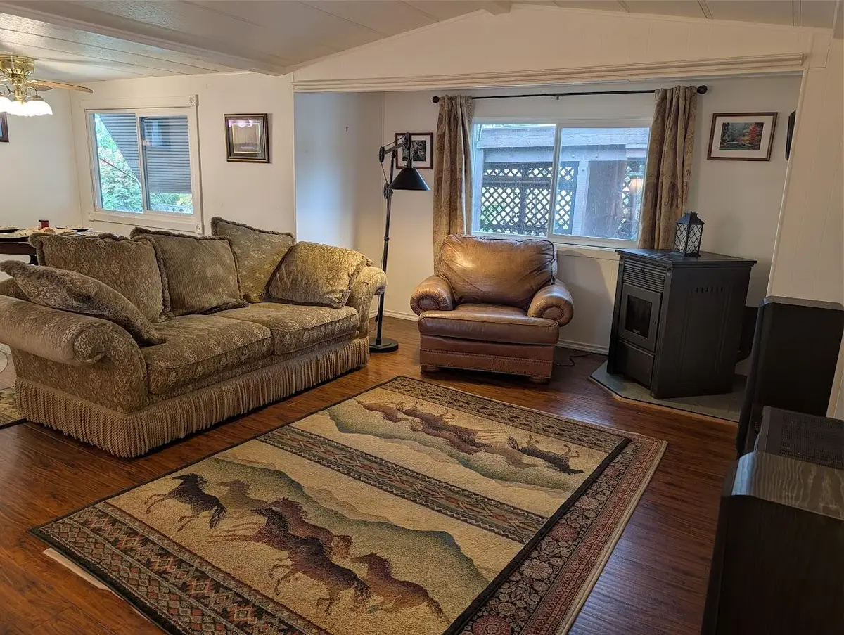 1055 N 5th #UNIT 19, Jacksonville, OR 97530 - #1