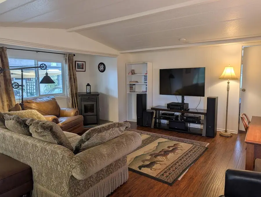 1055 N 5th #UNIT 19, Jacksonville, OR 97530 - #3