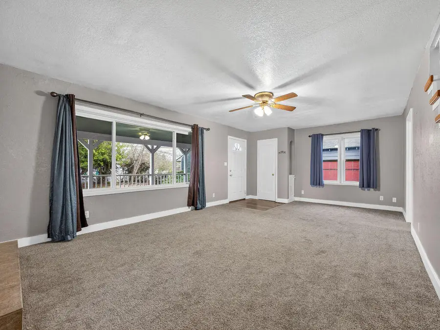 3854 Summers Lane, Klamath Falls, OR 97603 - #3