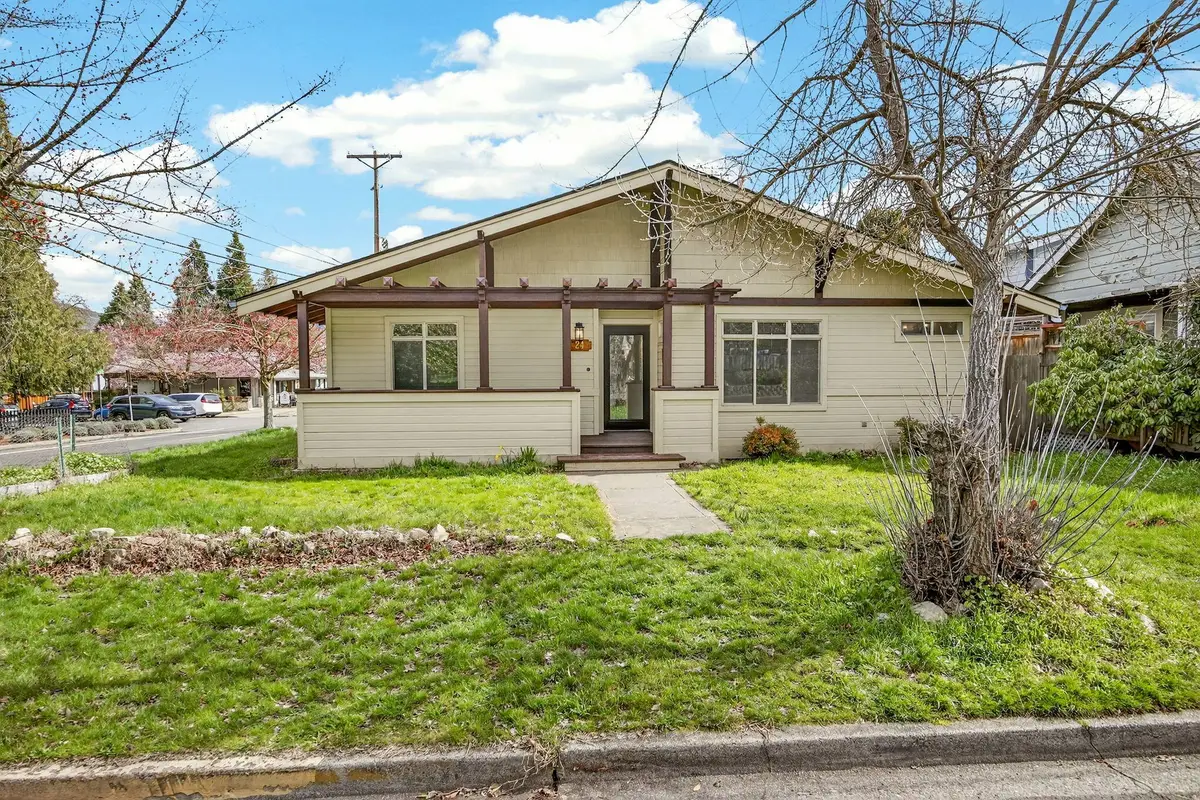 24 Dewey Street, Ashland, OR 97520 - #1
