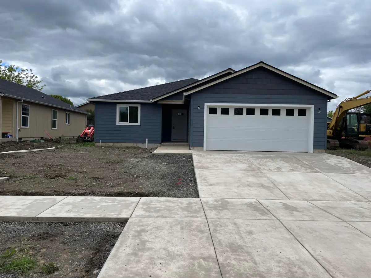 2481 Brady Way, Medford, OR 97501 - #1