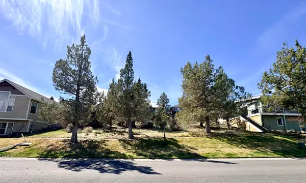 2429 SW Valleyview Drive, Redmond, OR 97756