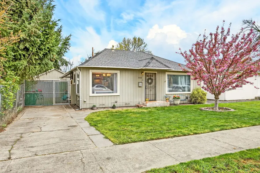 948 Murray Avenue, Medford, OR 97501 - #2