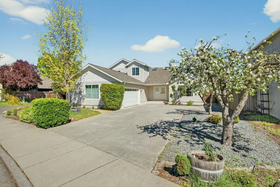 1044 Havenwood Drive, Eagle Point, OR 97524 - #2