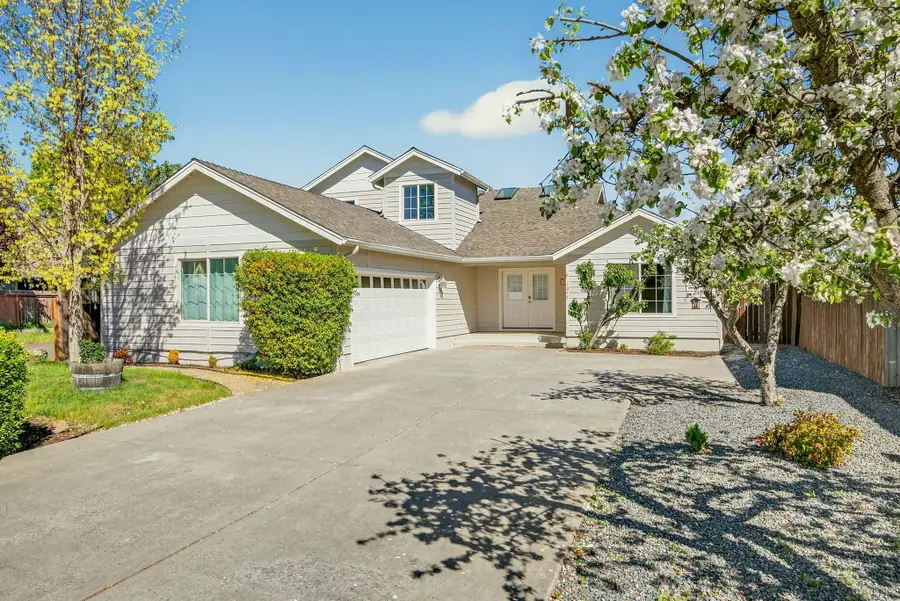 1044 Havenwood Drive, Eagle Point, OR 97524 - #3