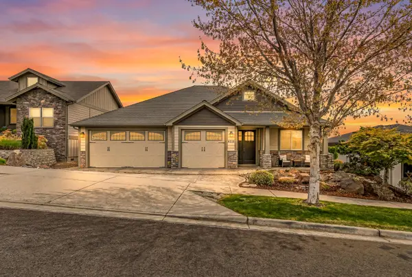 4310 Vista Pointe Drive, Medford, OR 97504
