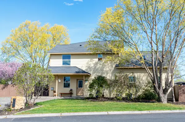 1162 SW Canyon Drive, Redmond, OR 97756