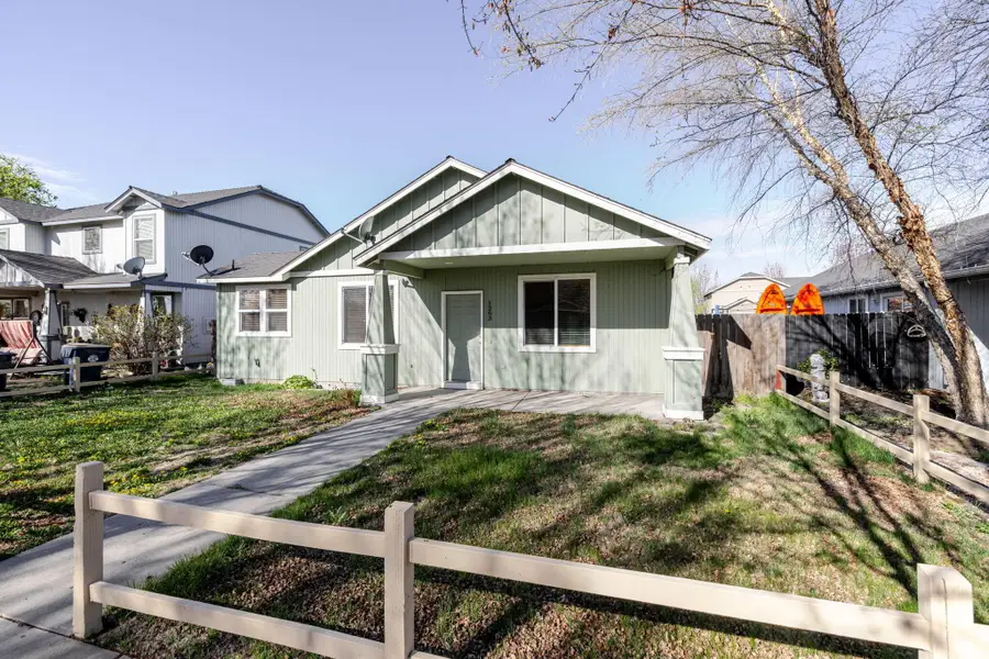 1263 NE 4th Street, Redmond, OR 97756 - #3