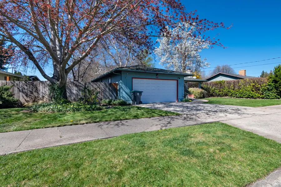 540 Eastwood Drive, Medford, OR 97504 - #2