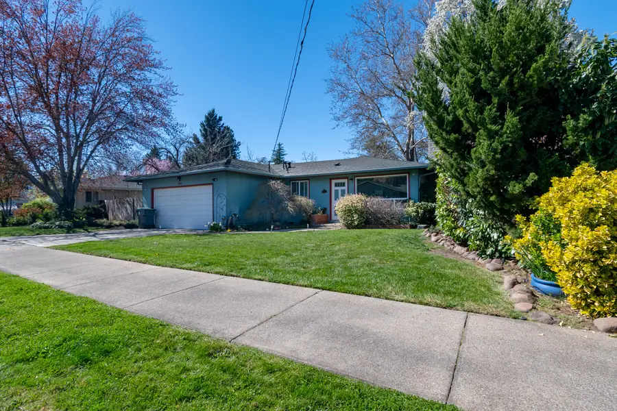 540 Eastwood Drive, Medford, OR 97504 - #3