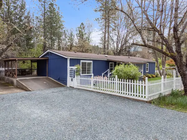 315 Queens Branch Road, Rogue River, OR 97537