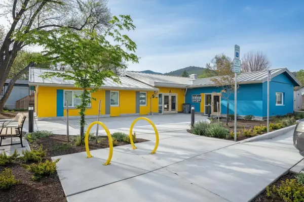 460 Arnos Street #27, Talent, OR 97540